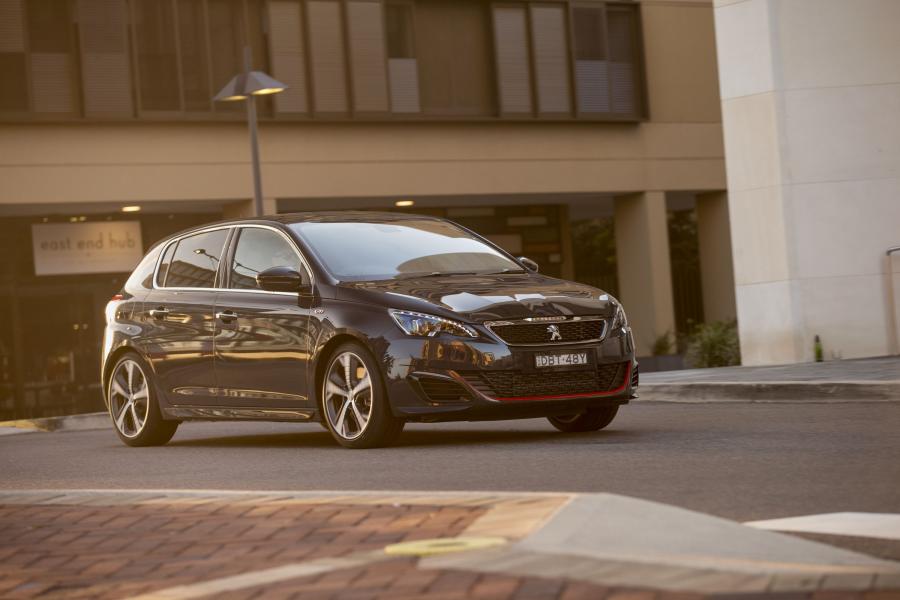  Peugeot 308 GTi 2016 года  (AU) (фото 3 из 30)
